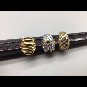 Lot of 3 gold tone/silver tone rings.